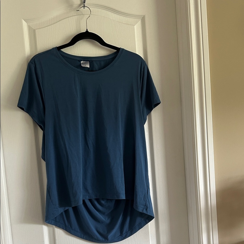 Athleta air out cinch t-shirt open back